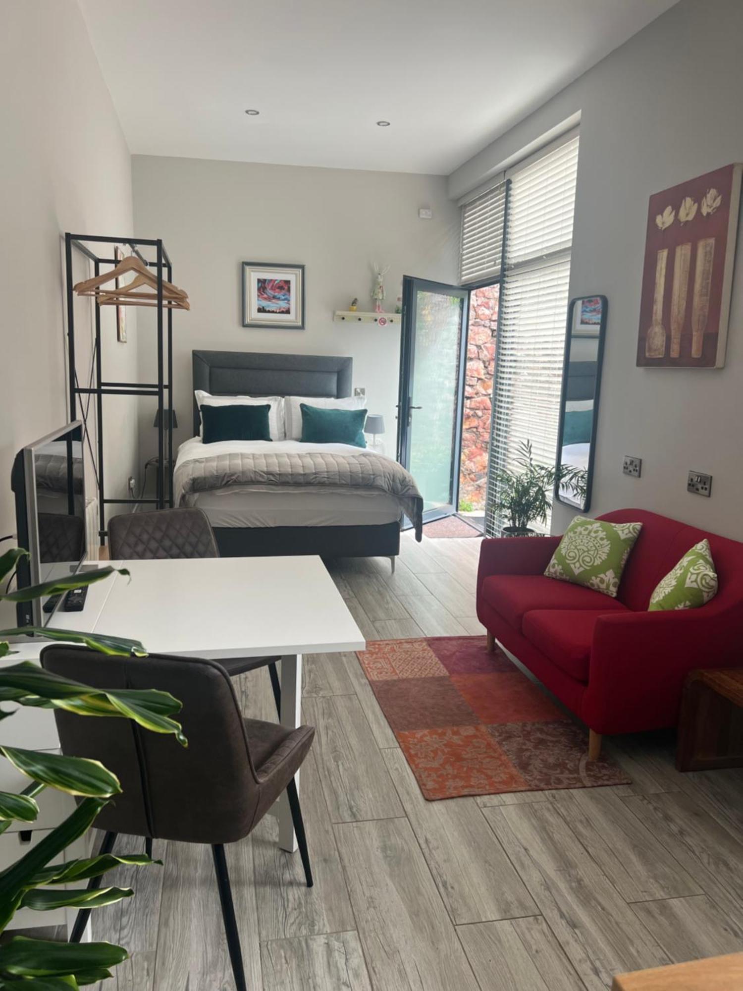 Hugo Mews Bright Studio Apartment 브레이 외부 사진